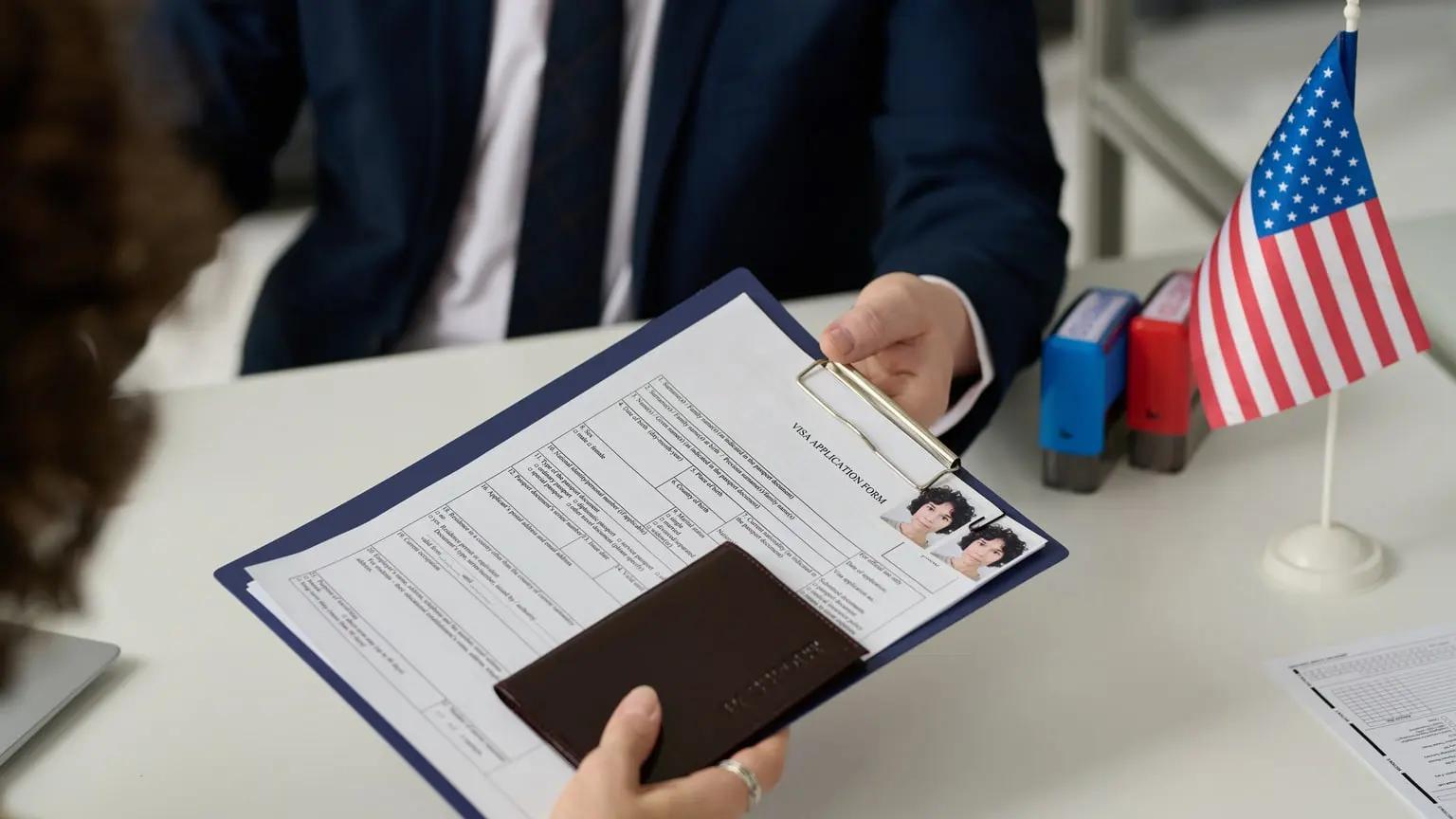 绿卡美籍_美国绿卡入籍_如何申请美国绿卡和入籍?